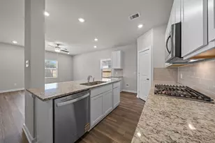 238 Magnolia Laurel Dr, Alvin, TX 77511 - Photo 6