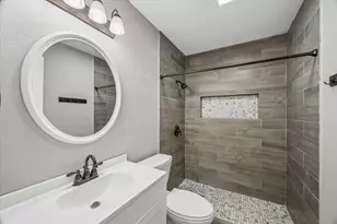 2439 S Austin Ave, Pearland, TX 77581 - Photo 6