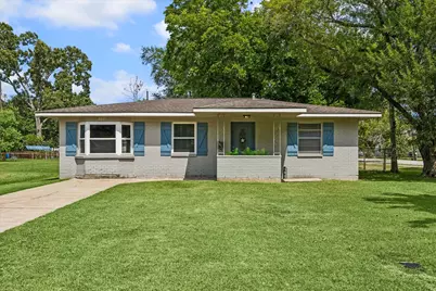 2439 S Austin Avenue, Pearland, TX 77581 - Photo 1