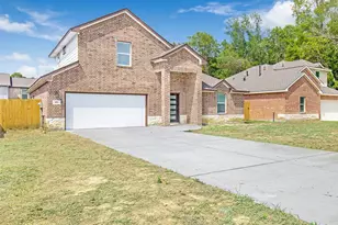 322 Carlos Leal Dr, Dayton, TX 77535 - Photo 2