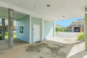 325 Admiral Cir, Tiki Island, TX 77554 - Photo 34