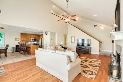 325 Admiral Circle, Tiki Island, TX 77554 - Photo 10