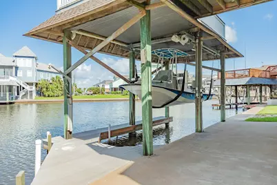 325 Admiral Circle, Tiki Island, TX 77554 - Photo 32
