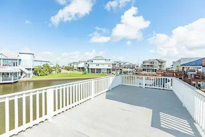 325 Admiral Circle, Tiki Island, TX 77554 - Photo 6