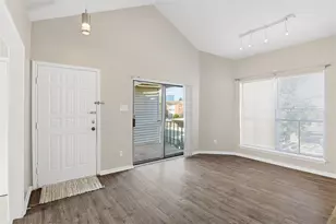 10122 Waterstone Dr, Houston, TX 77042 - Photo 2