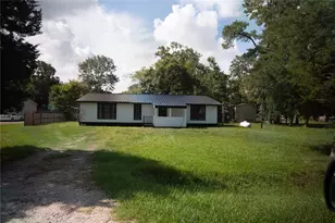 5002 Blackberry Ln, Old River Winfree, TX 77535 - Photo 2