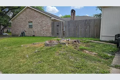2102 Round Lake Drive, Houston, TX 77077 - Photo 2