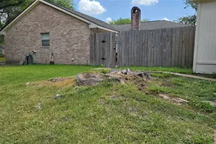 2102 Round Lake Dr, Houston, TX 77077 - Photo 2