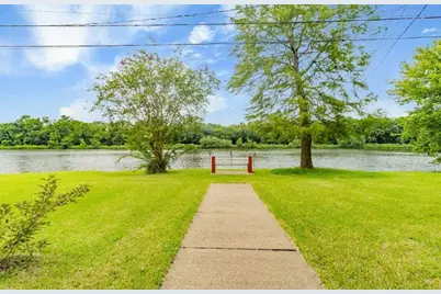 607 Brook Hollow Drive, Conroe, TX 77385 - Photo 6