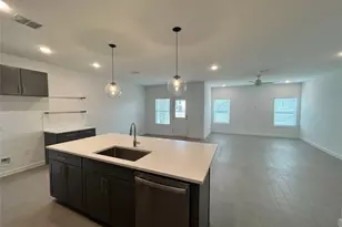 7811 Jade Crst Dr, Angleton, TX 77515 - Photo 4