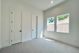 326 Eastwood St, Houston, TX 77011 - Photo 16