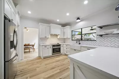 823 Millpond Drive, Sugar Land, TX 77498 - Photo 10