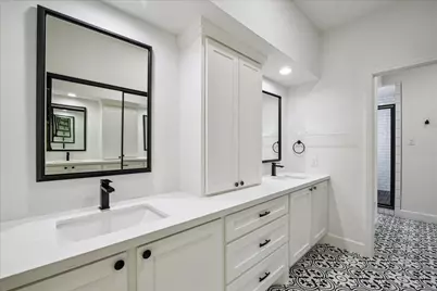 823 Millpond Drive, Sugar Land, TX 77498 - Photo 18