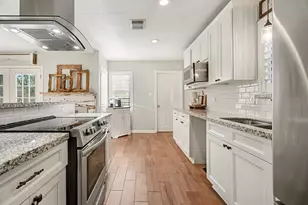 3037 Longwood Ln, Dickinson, TX 77539 - Photo 10