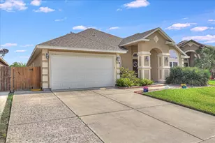 7522 S Lake Dr, Corpus Christi, TX 78414 - Photo 1