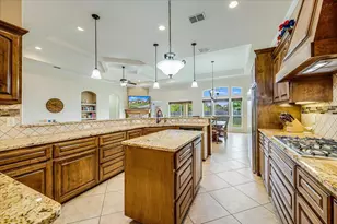 7522 S Lake Dr, Corpus Christi, TX 78414 - Photo 2