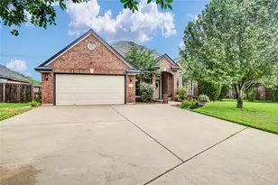 123 Jamestown Ave, Clute, TX 77531 - Photo 1