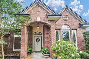 123 Jamestown Ave, Clute, TX 77531 - Photo 2