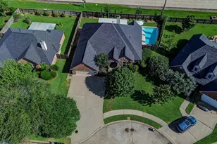 123 Jamestown Ave, Clute, TX 77531 - Photo 4