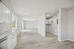 5922 Fontenelle Dr, Houston, TX 77035 - Photo 8