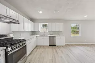 5922 Fontenelle Dr, Houston, TX 77035 - Photo 6