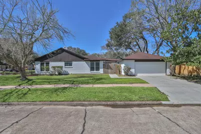 509 Belmont Drive, Friendswood, TX 77546 - Photo 2