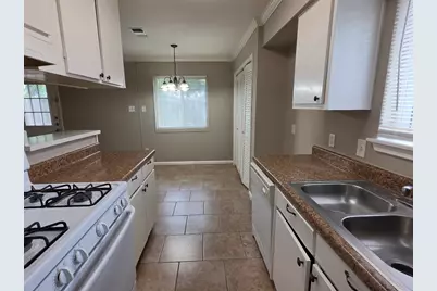 9007 Glen Shadow Drive, Houston, TX 77088 - Photo 10