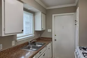 9007 Glen Shadow Dr, Houston, TX 77088 - Photo 8