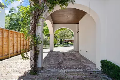 5556 Lynbrook Drive, Houston, TX 77056 - Photo 48