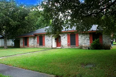 705 Sycamore Street S, Lake Jackson, TX 77566 - Photo 2