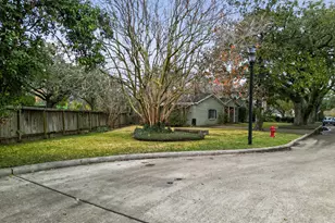 3752 Wroxton Rd, Houston, TX 77005 - Photo 2