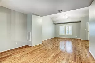 934 E Heights Hollow Ln, Houston, TX 77007 - Photo 6