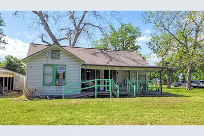 425 W Brazos Avenue, West Columbia, TX 77486 - Photo 2