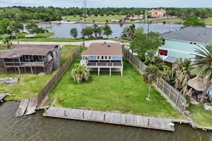 5030 Scenic Dr, Dickinson, TX 77539 - Photo 1