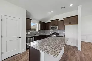 8 Gemstone Ct, Angleton, TX 77515 - Photo 10