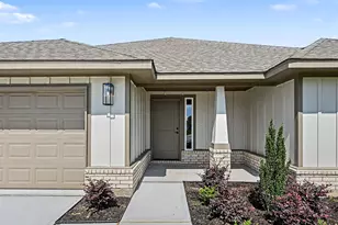 8 Gemstone Ct, Angleton, TX 77515 - Photo 4