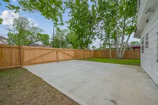9005 Hilda St, Houston, TX 77033 - Photo 16