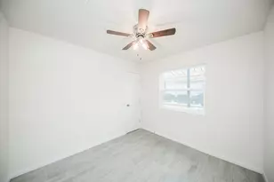 5040 Mallow St, Houston, TX 77033 - Photo 16