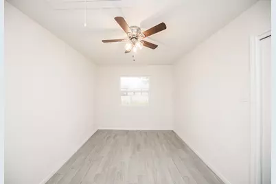 5040 Mallow Street #B, Houston, TX 77033 - Photo 10