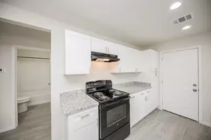 5040 Mallow St, Houston, TX 77033 - Photo 2