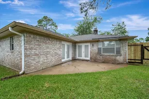 15710 Spring Forest Dr, Houston, TX 77059 - Photo 32