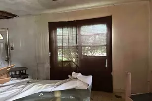 709 W Live Oak St, Angleton, TX 77515 - Photo 4
