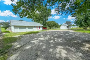 18027 W Clover Ln, Alvin, TX 77511 - Photo 2