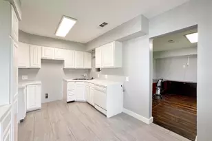 18027 W Clover Ln, Alvin, TX 77511 - Photo 16