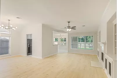 71 N Queenscliff Circle, The Woodlands, TX 77382 - Photo 2