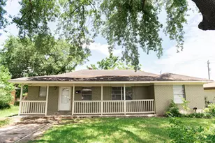 108 Chandler Dr, Baytown, TX 77521 - Photo 1