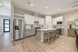 911 W 35th St, Houston, TX 77018 - Photo 8