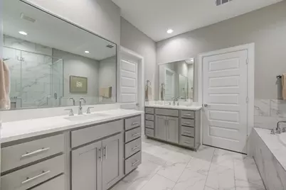 911 W 35th Street #D, Houston, TX 77018 - Photo 34