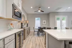 911 W 35th St, Houston, TX 77018 - Photo 12