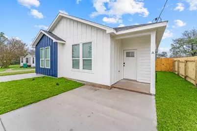 402 W Stewart Street #A, Willis, TX 77378 - Photo 2